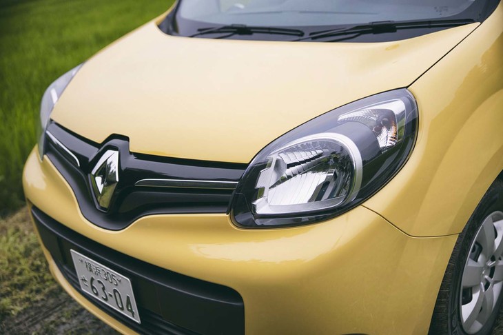 ほがらかな表情を見せる「カングー」のフロントフェイス。気の置けない相棒、といった印象を受ける。