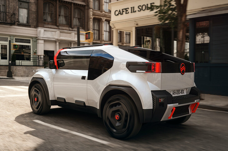 ほった「コンセプトを見てもデザインを見ても、相当に志の高いショーカーだと思いますが……」　
	清水「このモチーフを市販車にもっていくのは、相当大変だろうね」