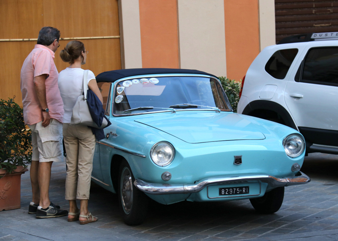 ルノーの販売店がディスプレイしていた1961年「ルノー・フロリド」。