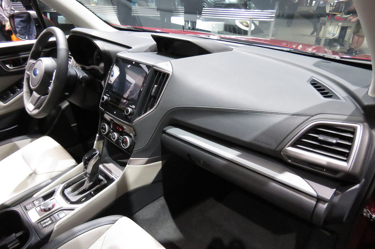 センターコンソールには8インチのディスプレイが備わる。インフォテインメントシステムでは、「Apple CarPlay」や「Android Auto」の利用も可能となっている。