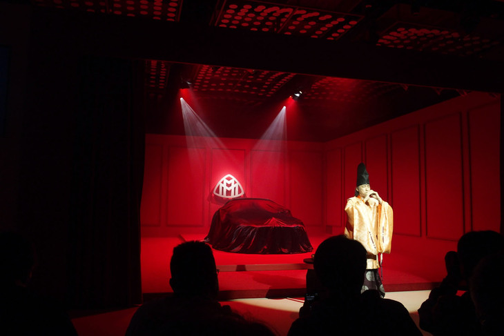 「マイバッハSLモノグラムシリーズ」の発表イベントでオープニングアクトを担当した雅楽師の東儀秀樹氏。