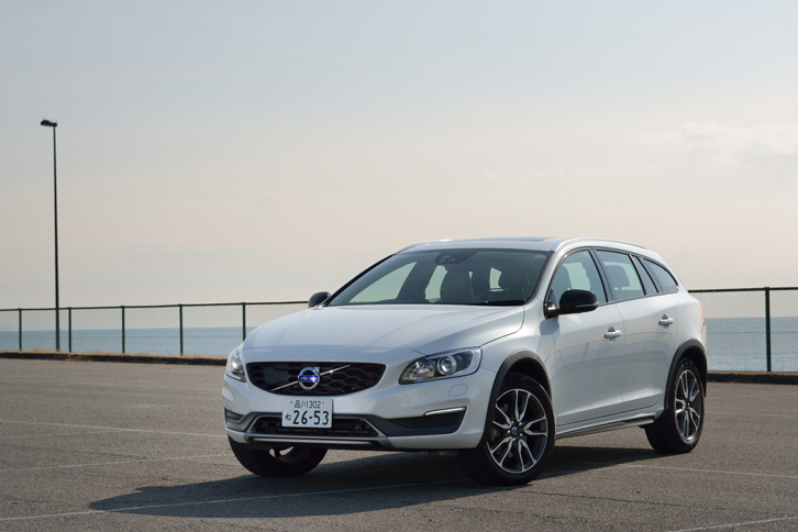 ボルボV60クロスカントリーD4 SE