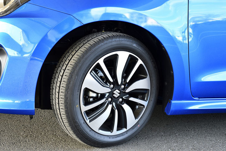 タイヤサイズは前後とも185/55R16。