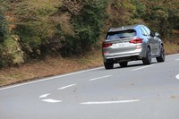 サスペンションのセッティングは「コンフォート」「スポーツ」「スポーツ＋」の3種類。ハードにすればコーナリング時のロール量が減少するが、どれを選んでも乗り心地ははっきりとかたい。