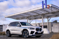 「BMW X5」をベースに開発された「iX5ハイドロジェン」は、主に実証実験を目的とした燃料電池車。
