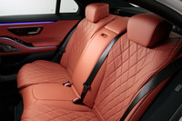 「S500 4MATIC」のリアシート。