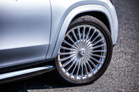 今回の試乗車では鍛造の「23インチマイバッハアルミホイール（R65）」に、フロント：285/40R23、リア：325/35R23サイズの「ピレリPゼロ」タイヤが組み合わされていた。