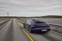 リアアクスルには2段のATを搭載。1速はスポーツまたはスポーツ＋モードに設定した時のスタンディングスタート時（ローンチコントロールを含む）に使用される。