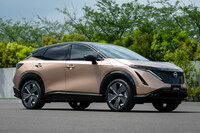 2020年発表の「日産アリア」だが、世界のEVマーケットにおける存在感はいまひとつ。発売当初の長い納車待ちを解消できないうちに、強力なライバルが台頭してきてしまったのだ。