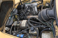 レストア前のエンジンルーム。機関は好調で、取り外されていた燃料ポンプを元に戻したら、エンジンは無事に始動したという。