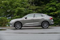 「Q3スポーツバック」のボディーサイズは4520×1840×1565mm。ルーフラインの処理によって「Q3」よりも45mm低められているが、185mmの最低地上高は両車同じ。