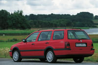 3代目「ゴルフ」には、歴代初となるステーションワゴン「ゴルフワゴン」が設定された。