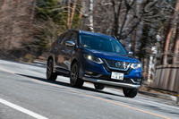 現行型「エクストレイル」は、日産とルノーが共用するアーキテクチャー「コモン・モジュール・ファミリー（CMF）」をもとに開発された最初のモデルであり、また日本で購入できる唯一の、CMFを採用した日産車となっている。