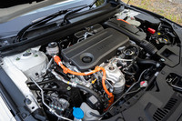 2モーター方式のハイブリッドシステムの採用による、優れた燃費性能も「アコード」の美点。WLTCモード燃費は23.8km/リッターで、今回の取材でも実燃費は20km/リッターを超えた。