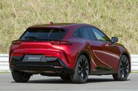 清水「『クラウン スポーツ』はねぇ、最初は筋肉モリモリなところとか、溶けてたれ落ちちゃったみたいなバンパーのディテールとかが気になったんだけど、見ているうちにだんだん好きになってきたよ！」