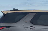 「ディスカバリー・テンペスト キュレーテッドフォージャパン」では、「ペトラカッパー」のアクセントカラーを外装に採用。