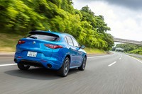 今回は約260kmの道のりを試乗。燃費は満タン法で9.9km/リッター、車載の計測器で8.5km/リッターを記録した。