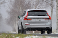 今回はサマータイヤを履いていたため早々に立ち去ったが、スタッドレスなら、この冬初のスノードライブが楽しめたかも!?