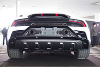 「ウラカンEVO」をベースに車高を44mmアップ。車体前後・左右にアンダーガードが備わる。