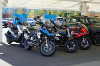 オートバイの試乗車もズラリ。