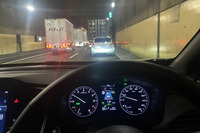 スバル自慢のアイサイトは実に優秀。首都高の渋滞では、かなり安心してACCに運転を任せられる。これでハンズオフ機能がついていれば文句なしである。ちなみに最新モデルでは「ドライバー異常時対応システム」と、「ドライバーモニタリングシステム」との連携を強化。わき見や居眠りが長時間続いた場合、ドライバー異常時対応システムが作動するようになった。