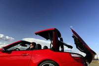 ルーフの開閉は20秒以下で完了。新型の「SL63 AMG」には、「マジックスカイコントロール パノラミックバリオルーフ」が標準装備され、透明なルーフをクリアモードとダークモードに切り替えることができる。