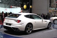 ハッチバックを持つ3ドアの「FF」。スタイリングはこれまでどおり、ピニンファリーナが担当する。