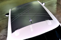 パリのオートクチュールの縫製をイメージした「クチュール」デカールがルーフとドアミラーに貼られる。