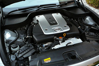 エンジンは2.5と3.5リッター。先代同様V6だけど、型式名が「HR」（ハイレスポンス）となったのが新しいところ。
