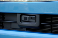 「タント」のラインナップの中でも、グレード名に“SA”の文字が付いているものには、プリクラッシュブレーキやAT誤発進抑制制御機能などからなる安全運転支援システム「スマートアシスト」が装備される。
    