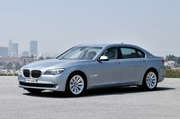 BMWがハイブリッドモデル2車種を公開の画像