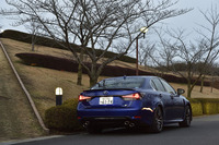 今回は300kmあまり試乗し、車載燃費計値で8.0km/リッター、満タン法で7.9km/リッターという燃費を記録した。