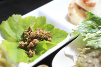 胡麻和えに使われたのは、シャルドネの花穂だった。
    