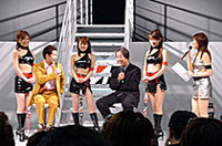 ブリヂストンのブースでは、昨年惜しまれつつも33年のキャリアにピリオドを打った“日本一速い男”星野一義と、“ドリキン”こと土屋圭一のトークショーが開かれた