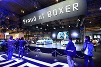 SUBARU/STIブースのキャッチフレーズは「Proud of BOXER」。