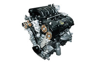 新開発3.5リッターV6エンジンの最高出力は、従来の4.6リッターV8モデル（296ps）と同等の294psを発生する。