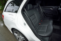 テスト車は本革仕様。これにより、リアシートにもシートヒーターが備わる。