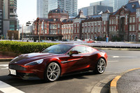 「アストン・マーティン ヴァンキッシュ」は、5年ぶりに復活したフラッグシップモデル。東京駅から沼津に向けてスタートした。