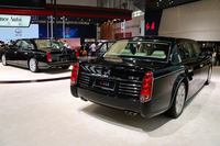 リアのガーニッシュも、1960年代中期の紅旗のイメージを継承している。