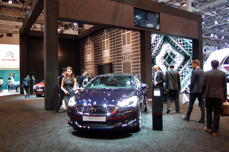 �������[�^�[�V���[2015�ɂ�����DS�́A�V�g���G������Ɨ������v���~�A���u�����h�Ƃ��ēƎ��̃u�[�X���\��...