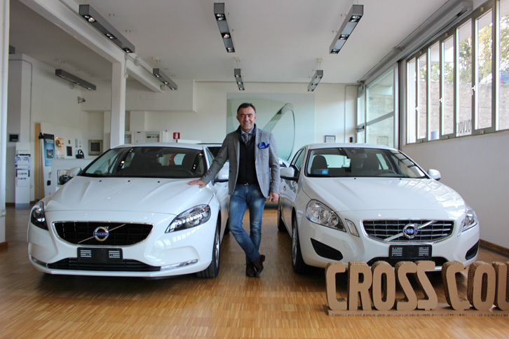 丁寧に対応してくれたバッチモータースの敏腕セールスマン、ニコラ・セヴィエリ氏。