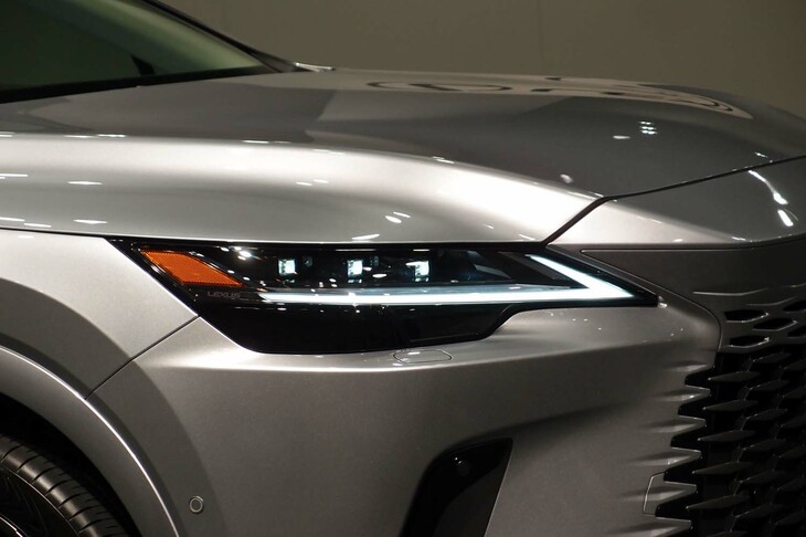 レクサスRX450h＋“バージョンL”（ヘッドランプ）