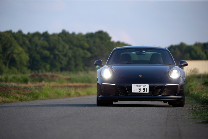 豊富なバリエーションを誇る「911」では、「カレラGTS」「カレラGTSカブリオレ」「カレラ4 GTS」「カレラ4 GTSカブリオレ」「タルガ4 GTS」と、実に5種類もの「GTS」がラインナップされている。