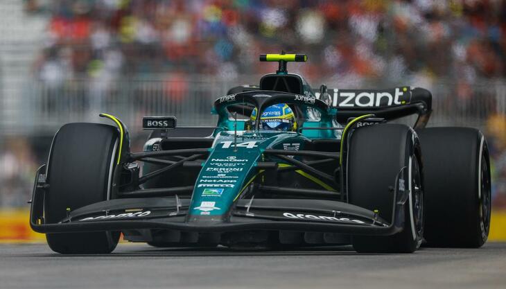 2位でゴールしたアロンソ（写真）。アストンマーティンは「AMR23」に大幅アップデートを施しカナダに持ち込んだ。サイドポッドとフロアという重要な空力部分を改良したマシンを駆り、アロンソは雨の予選で3番手、ニコ・ヒュルケンベルグの降格ペナルティーによりフロントローを獲得。スタートではハミルトンに抜かれ3位となるも、レース序盤のうちに2位奪還に成功した。「70周のレースを予選のアタックラップのように走った」と、ハミルトンとの攻防の模様を語っていたのが印象的だった。母国GPを迎えたチームメイトのランス・ストロールは、予選Q2でスピン、その後も自信を持ってアタックできず13番手タイム。その後他車を邪魔したとして3グリッド降格となり16番グリッドからスタート。しかしレースではしぶとい走りを見せ、9位入賞を果たしている。（Photo=Aston Martin）