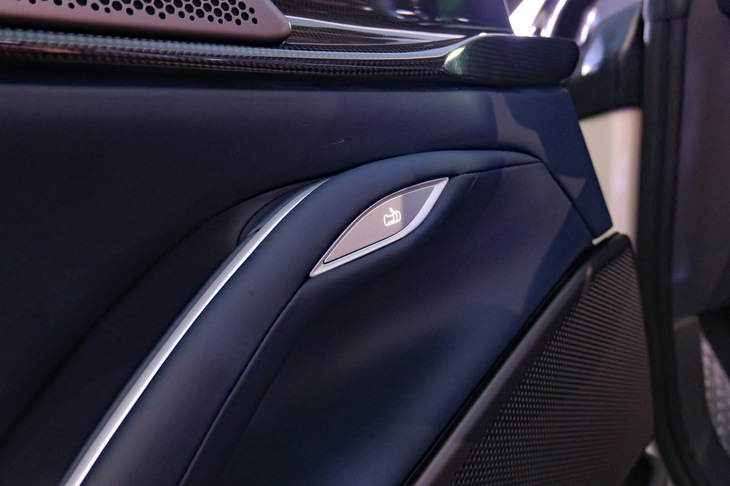 フェラーリ・プロサングエ（フロントドアオープナー）