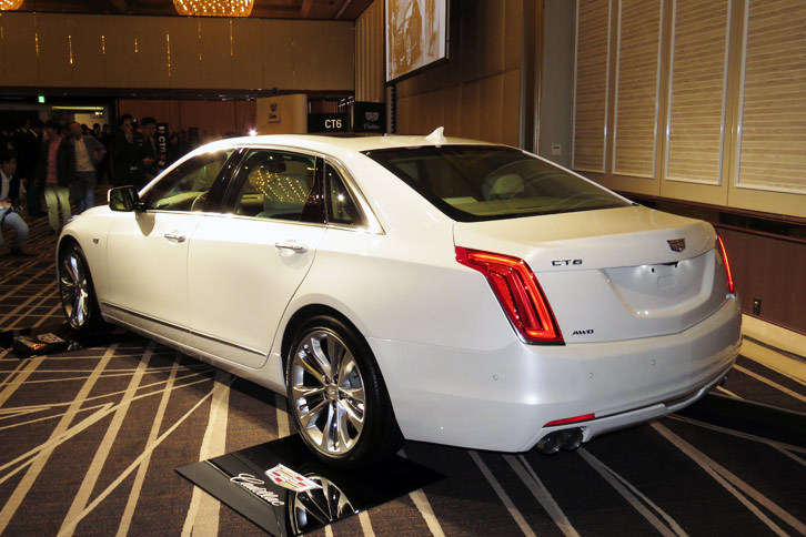 ボディーカラーは「ラジアントシルバーメタリック」「クリスタルホワイトトゥリコート」「ステラ―ブラックメタリック」の3色が設定される。