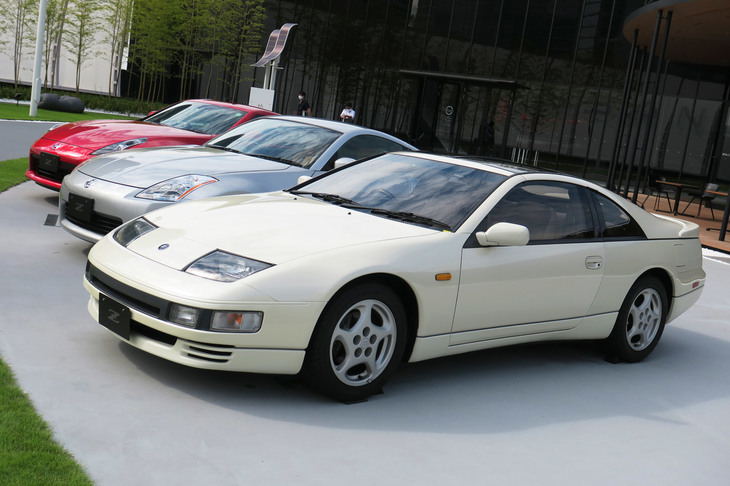 会場に展示された、歴代の「日産フェアレディZ」。