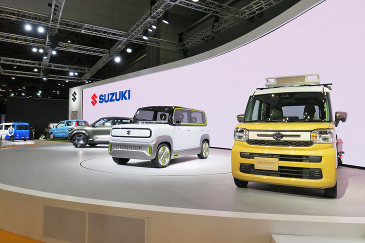ジャパンモビリティショー2023でのスズキブースの様子。