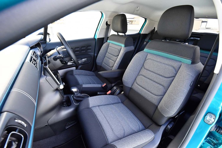 エメラルドインテリア仕様には、快適性とホールド性を高次元で両立させたという「アドバンストコンフォートシート」（写真）が装着される。