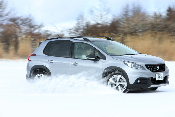 雪上では、動きだしで少しタイヤが空転することもあったが、それも、ゆっくりとしたアクセル操作を心がければ問題ないレベルだった。